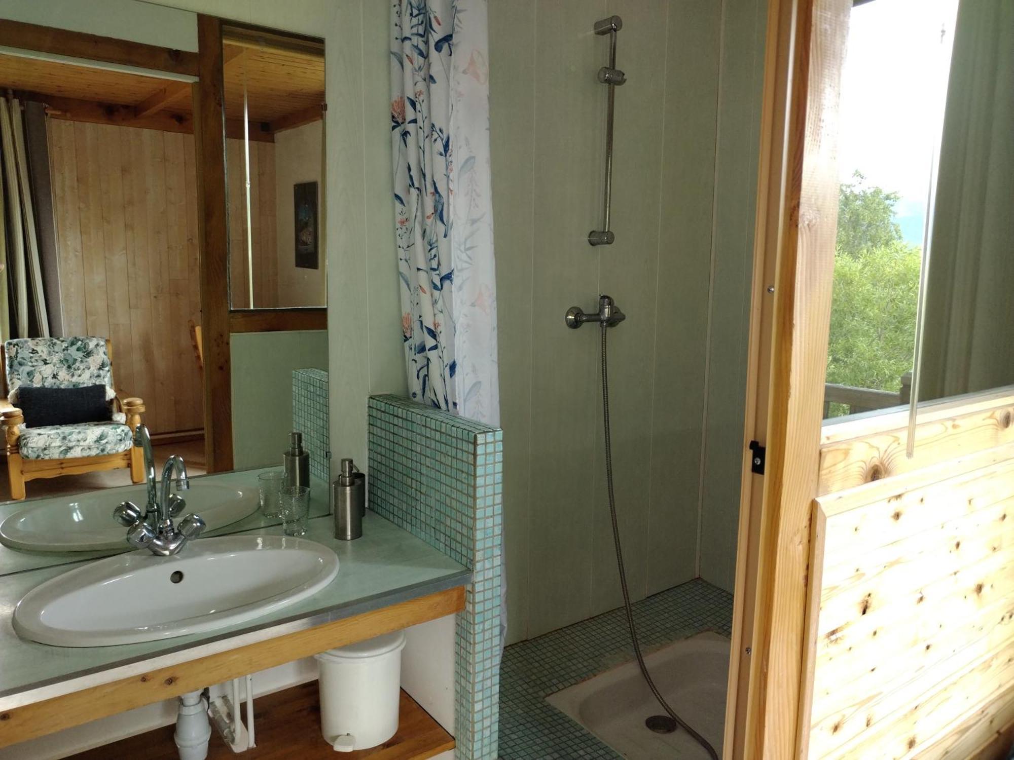 Le Vieux Chalet Bed and Breakfast Embrun Exterior foto